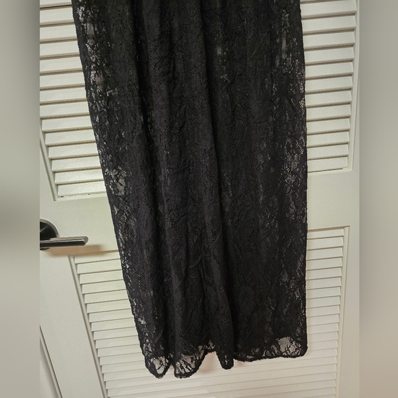 Black Lace Sheer Long Maxi Sleeveless Dress With Keyhole Detail Back - Picture 3 of 8